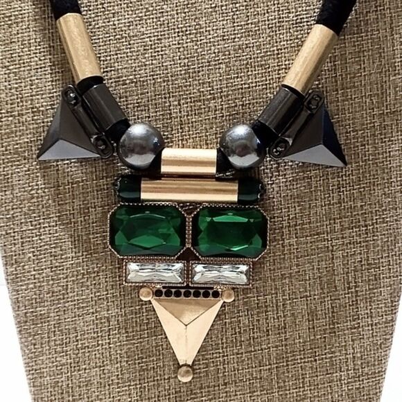 Avon Green Scene Geometric Rhinestone Statement Necklace - Picture 1 of 7